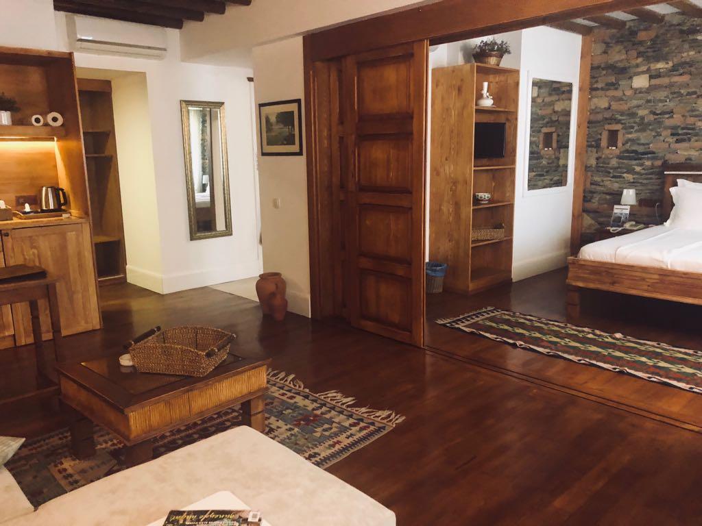 El Vino Hotel & Suites — 2