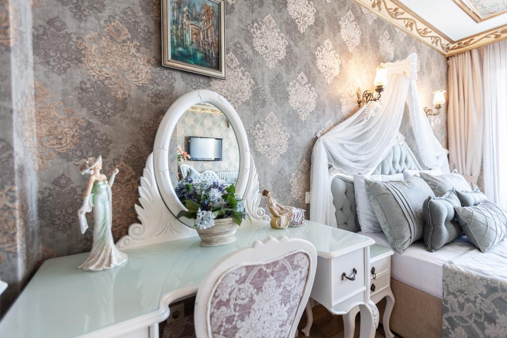 Romantic Hotel — 7
