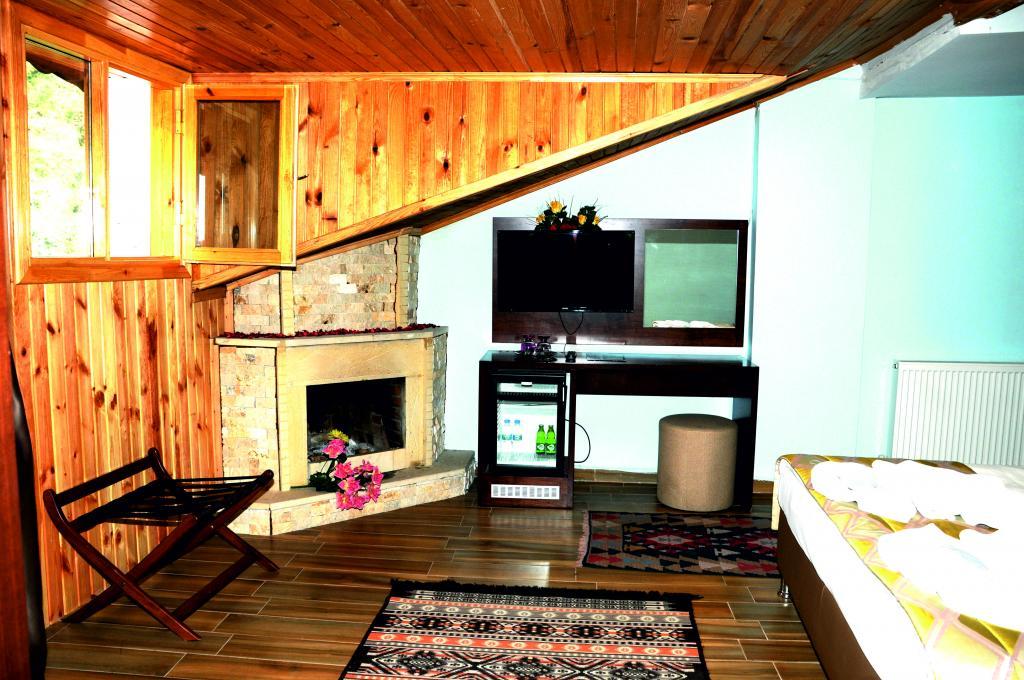 Hill River Hotel — 4