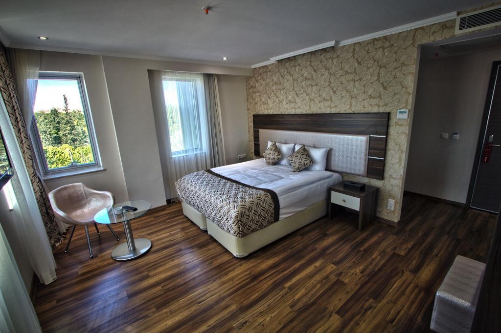 Edis Premier Hotel — 6
