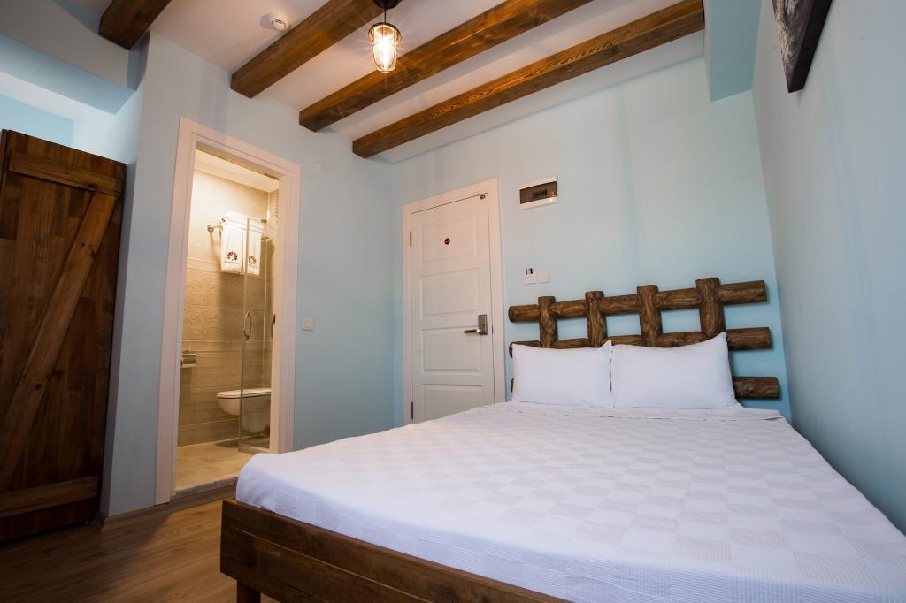 Menendi Otel — 7