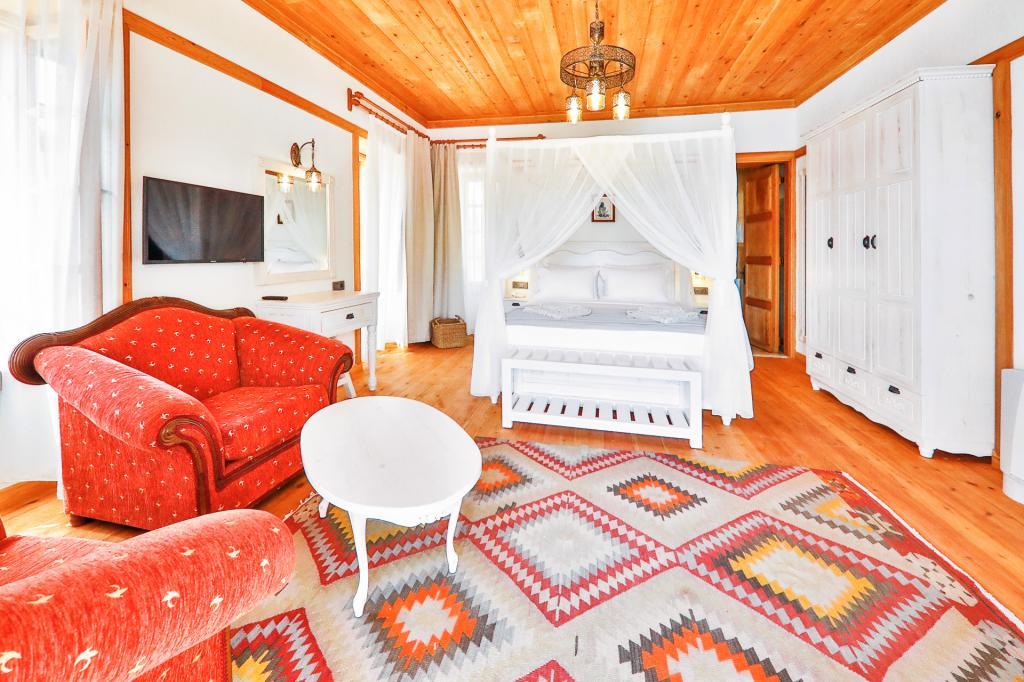 Pier House Hotel — 3