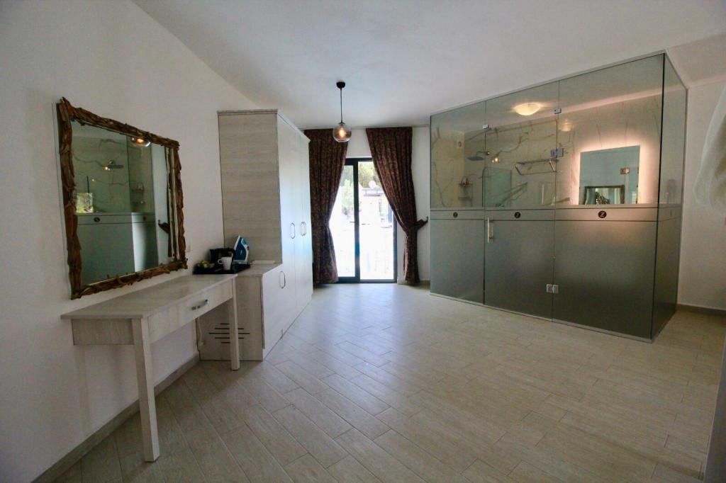 Z Exclusive Hotel and Villa — 4