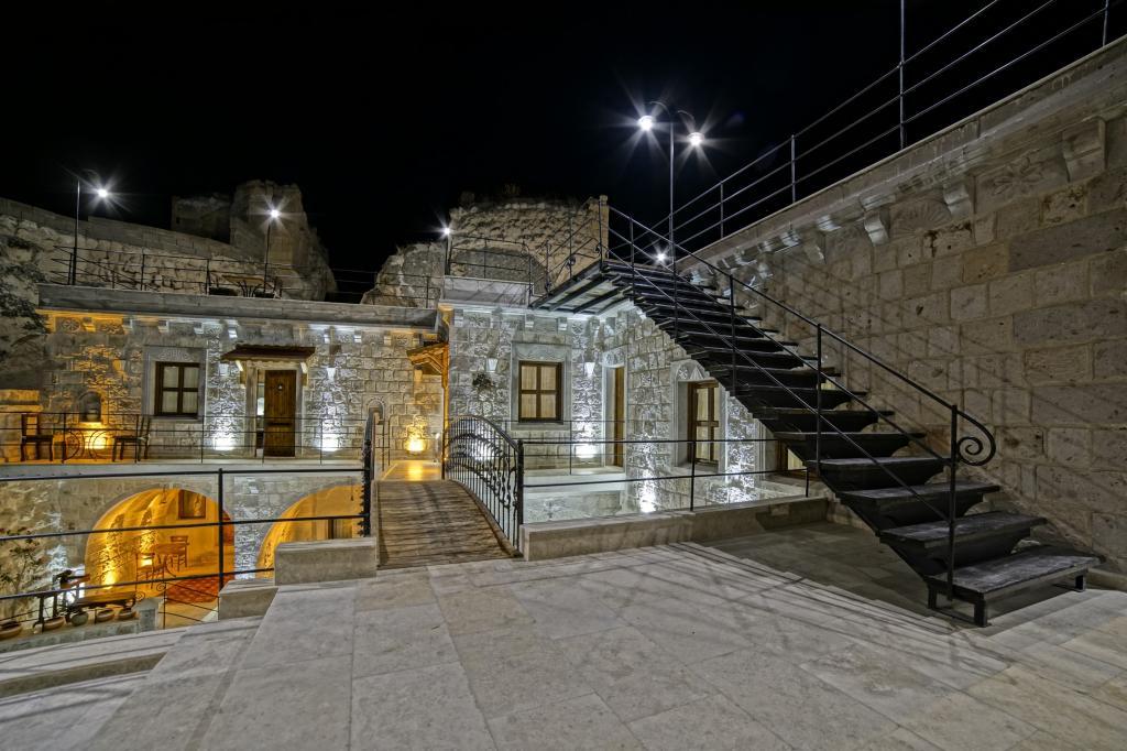 Risus Cave Suites — 7
