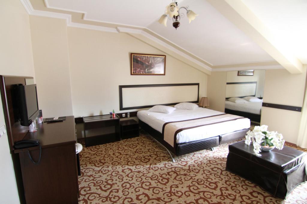 Teona Otel — 9