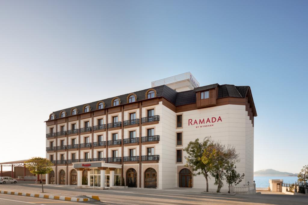 Ramada By Wyndham Van — 1