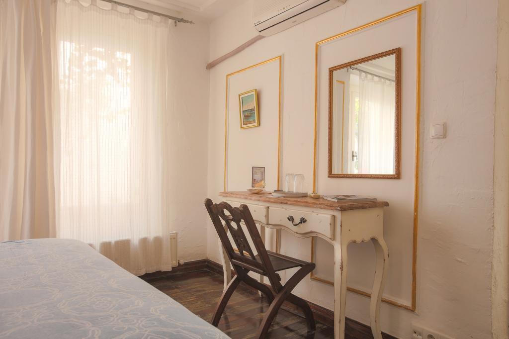 Moshinos Otel — 4