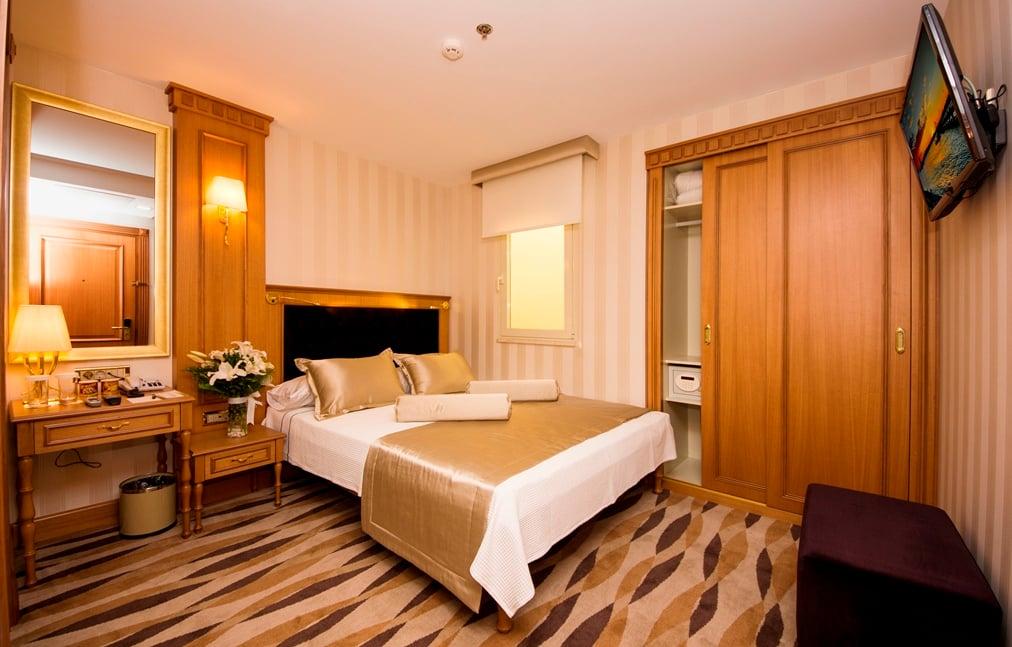 Aprilis Hotel — 8