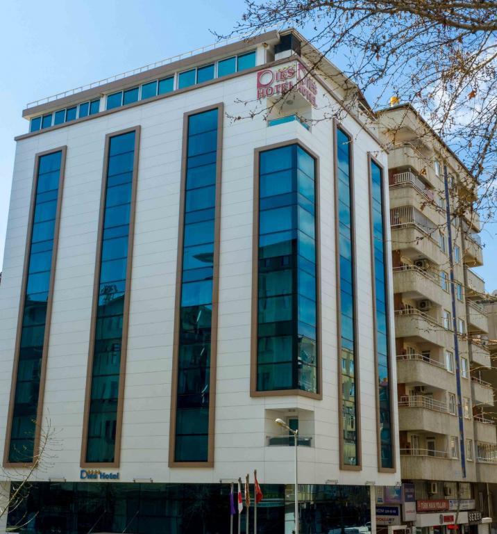 Dies Otel — 3
