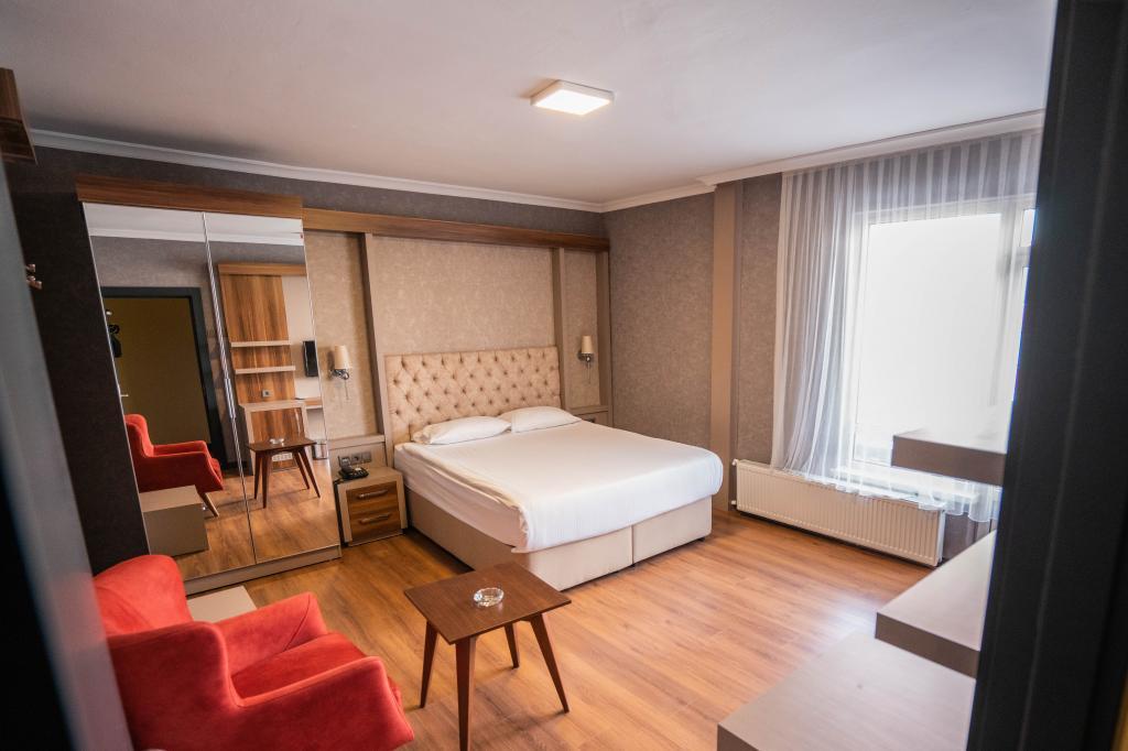 Bloom Hotel — 4