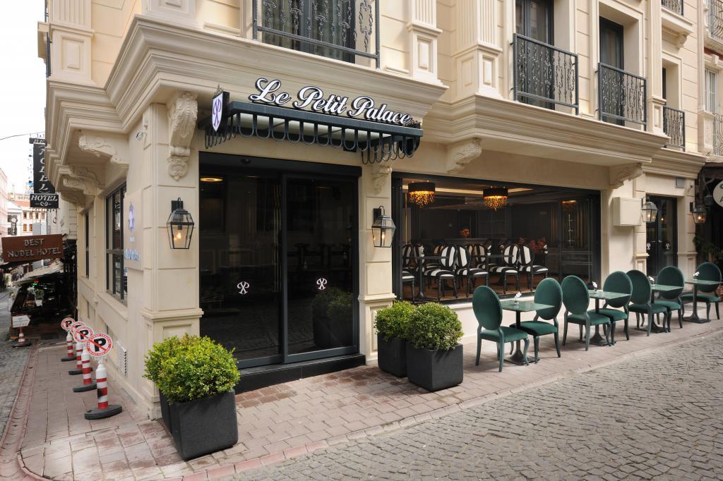 Le Petit Palace Hotel — 2