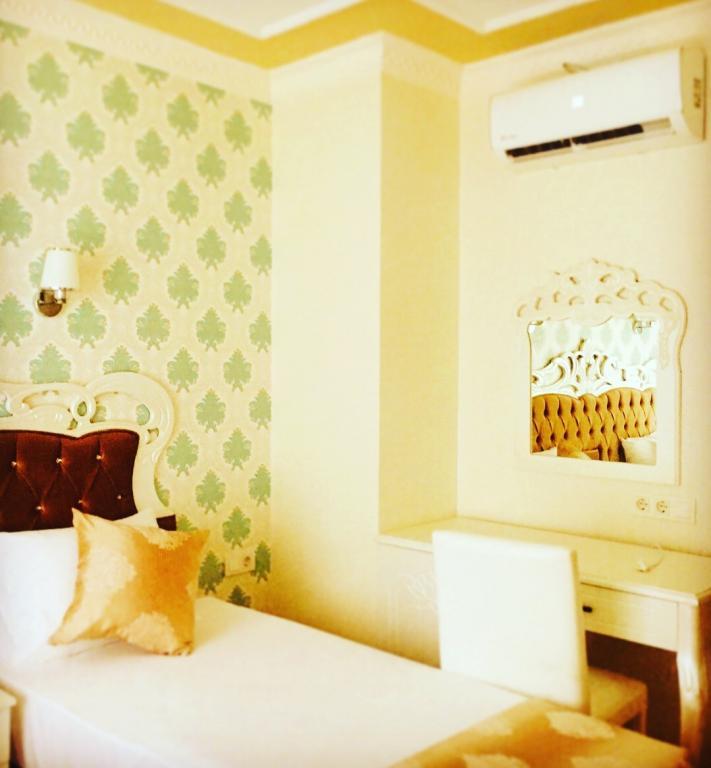 Deluxe Newport Hotel — 7