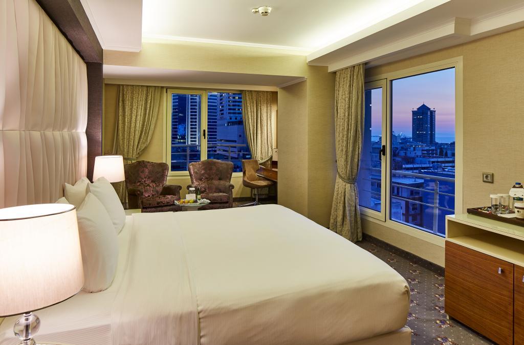Double Tree By Hilton İzmir Alsancak — 10