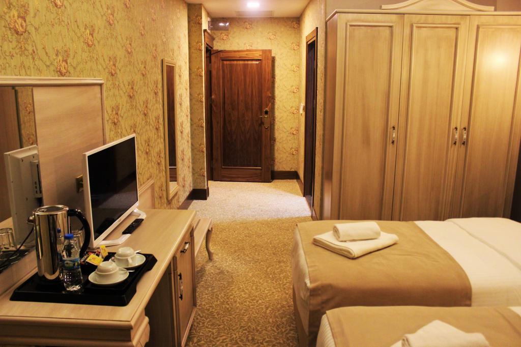Vendome Hotel — 6