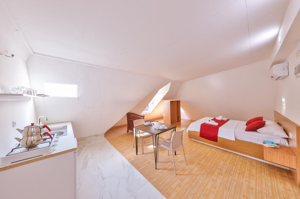 3 House Apart — 9