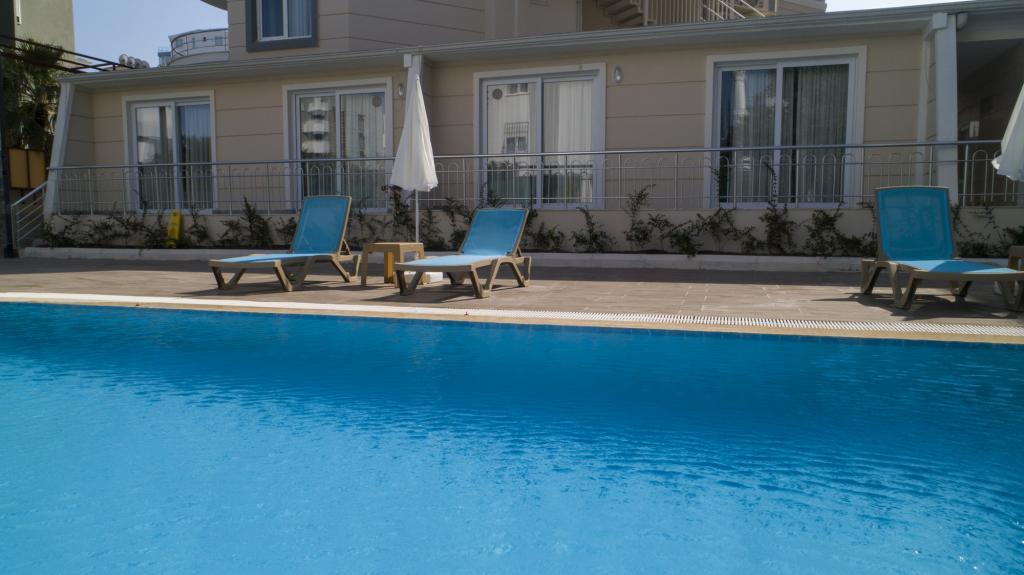 Theluna Suite Hotel — 8