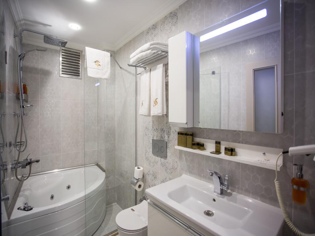Bonne Sante Hotel — 7