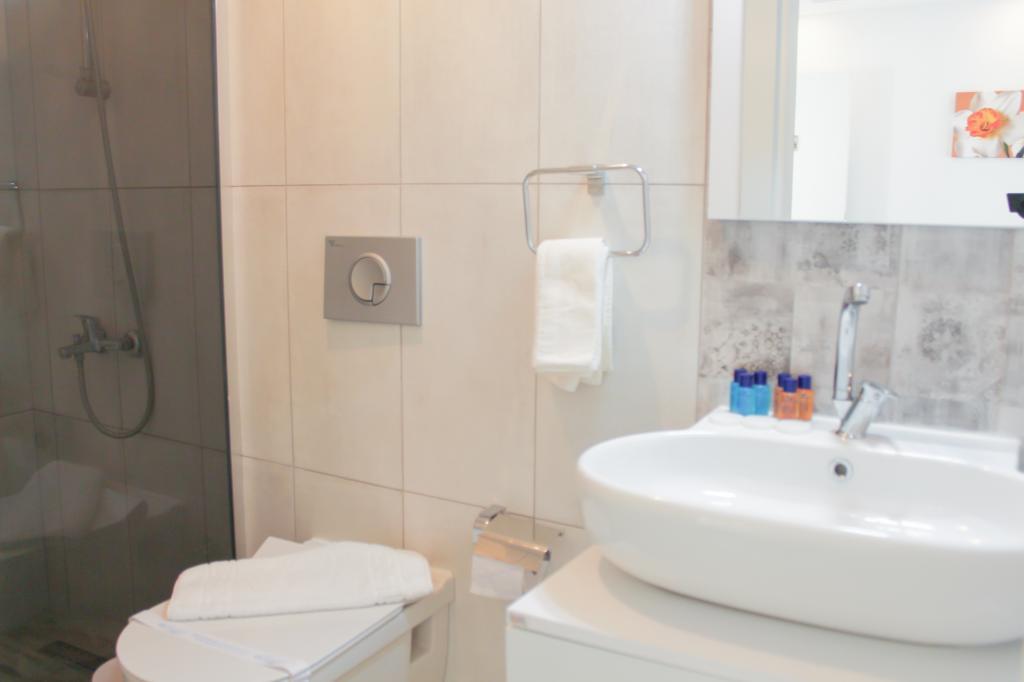 Tenes Otel — 8