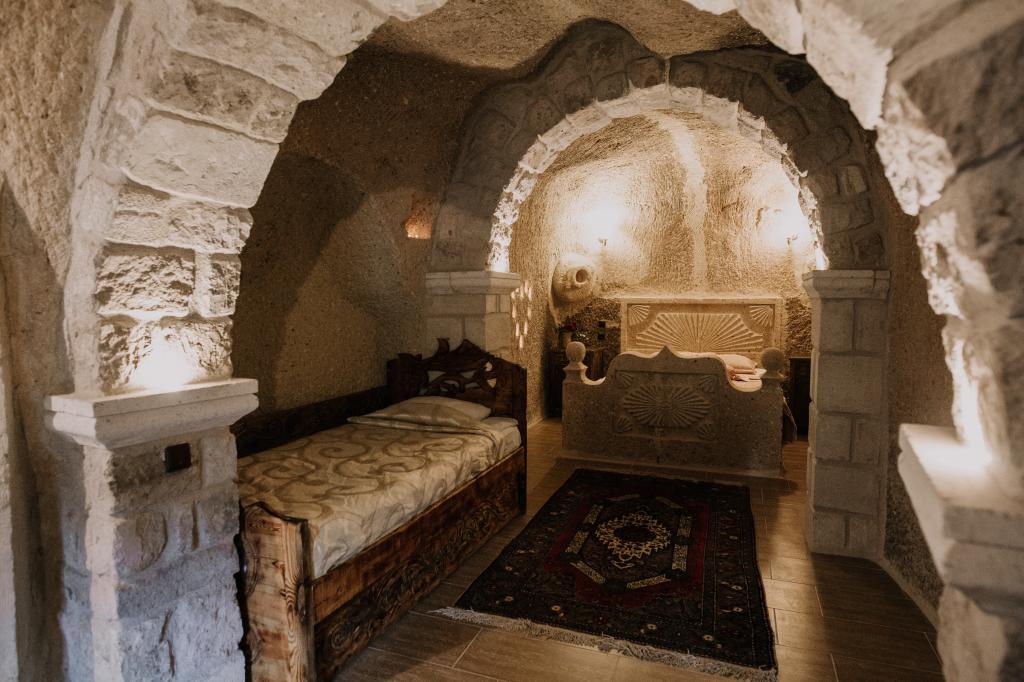 Holiday Cave Hotel — 7