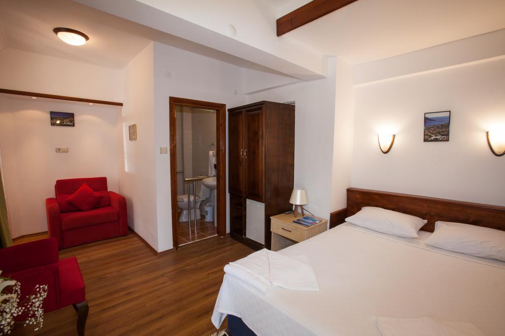 Papermoon Hotel And Apartments — 9