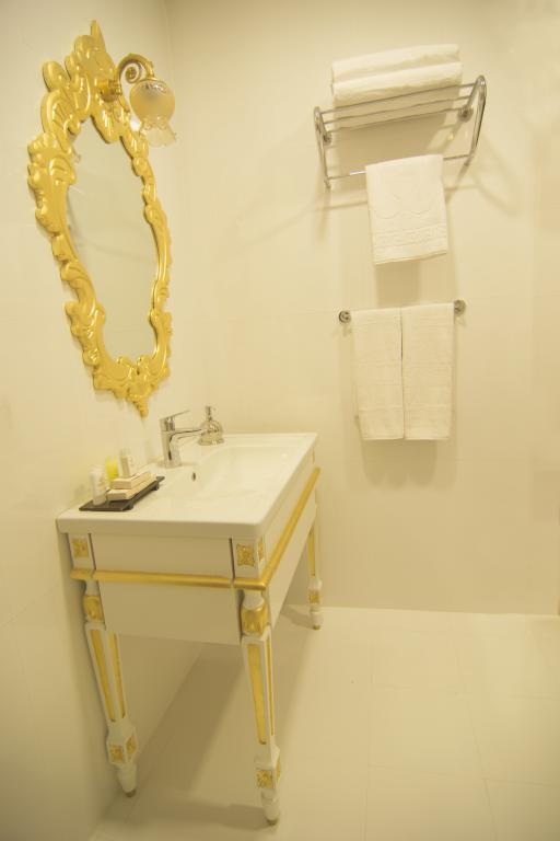 MB Deluxe Hotel — 10
