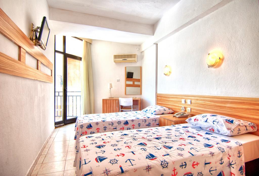 Status Hotel — 8