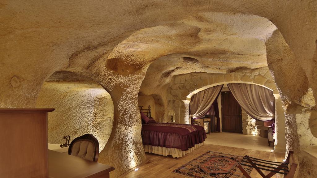 Golden Cave Suites — 8