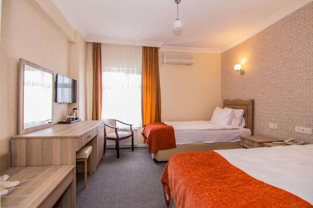 An Grand Hotel — 10