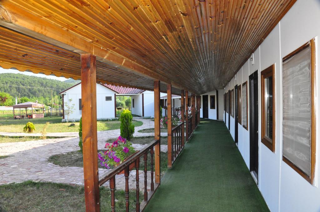 Emirbey Atlı Turizm Doğal Yaşam Köyü — 1