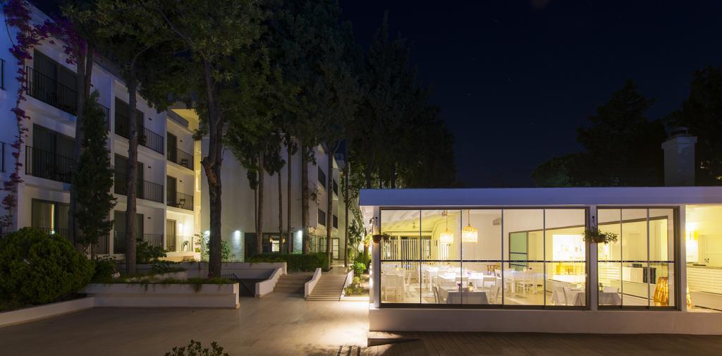 LIV Hotel by Bellazure — 5