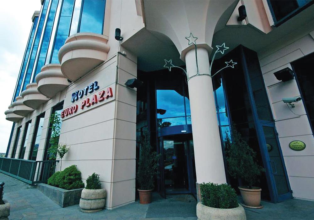 Euro Plaza Hotel — 1