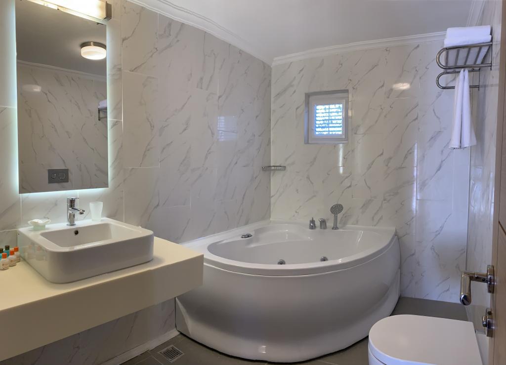 Moonshine Hotel & Suites — 7