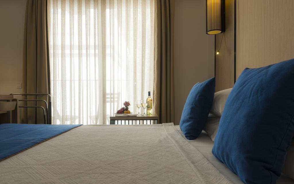 LIV Hotel by Bellazure — 8