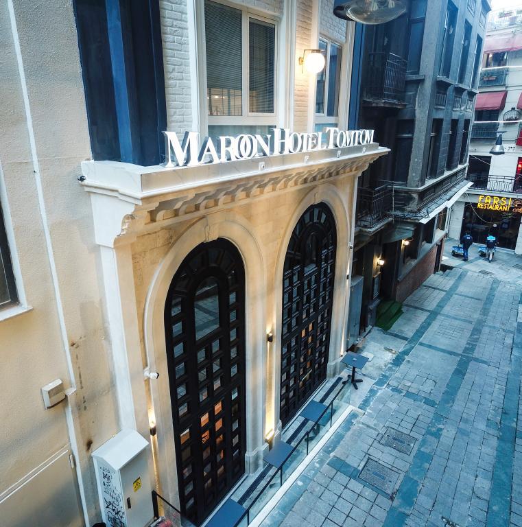 Maroon Hotel Tomtom