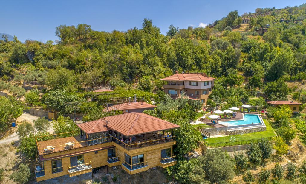 Avena Mountain Hotel +16 — 3