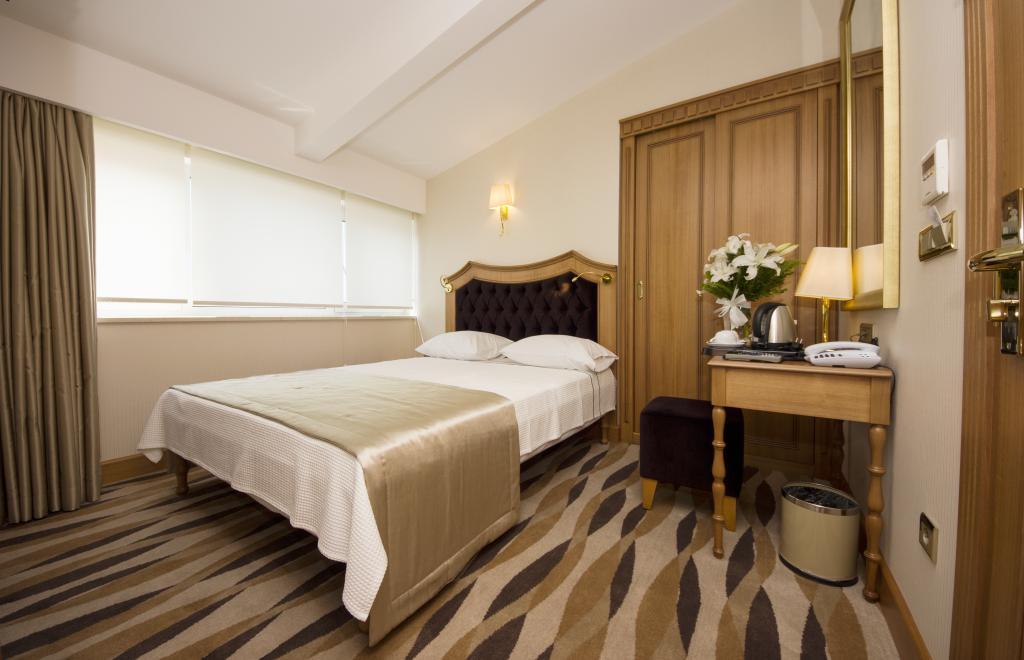 Aprilis Hotel — 7