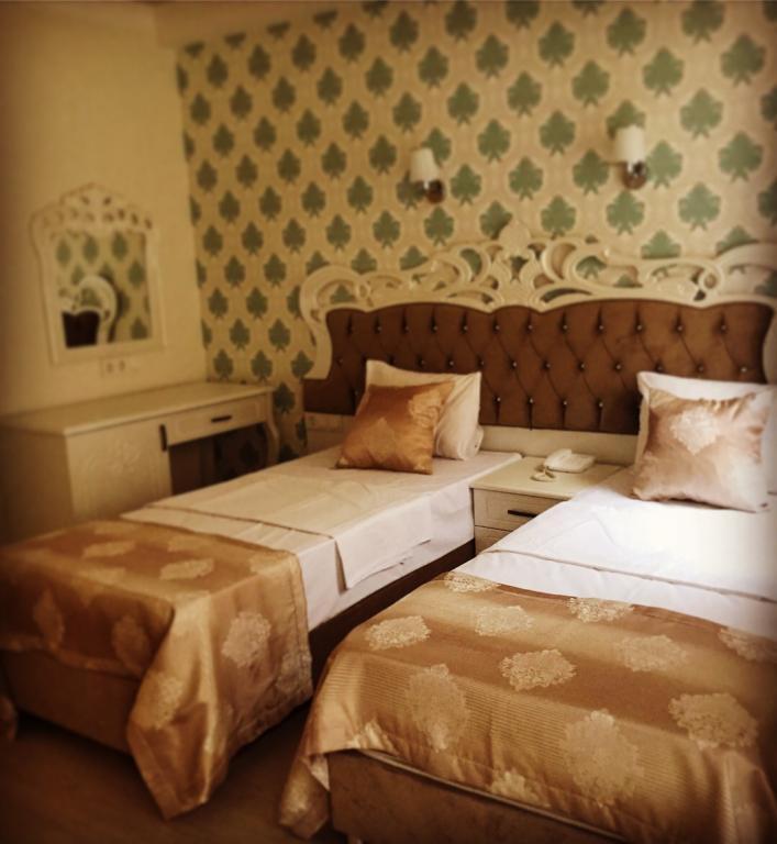 Deluxe Newport Hotel — 4