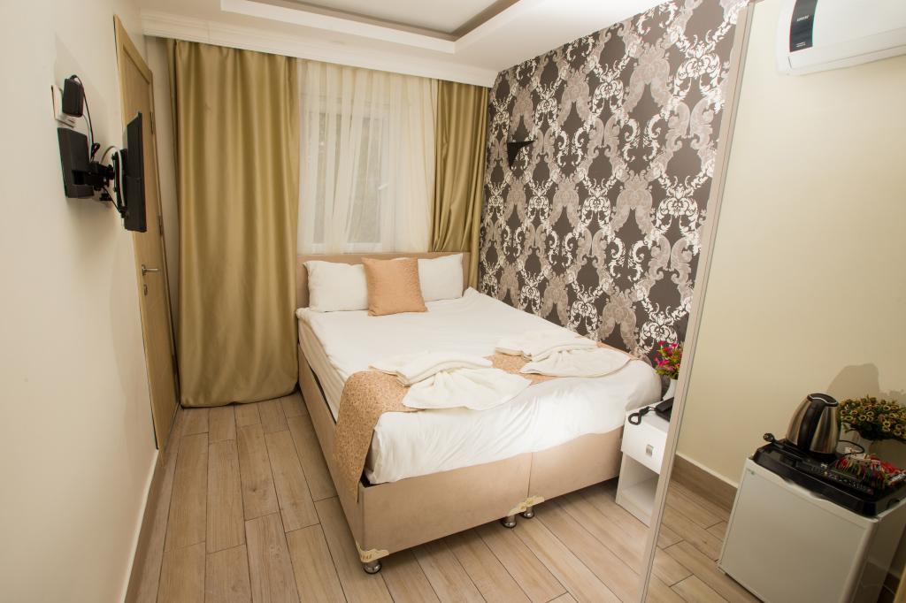 Honey Hotel — 10