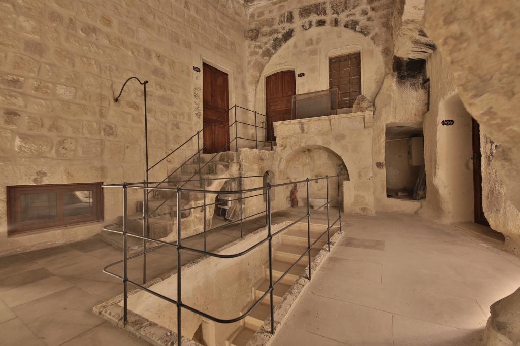 Taru Cave Suites — 3