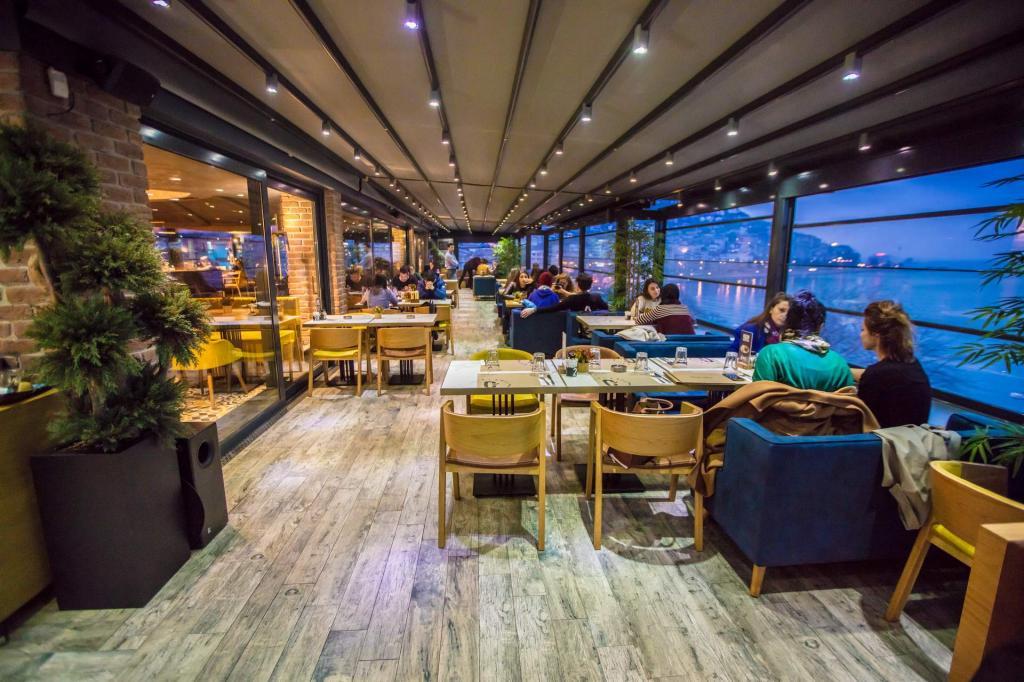 Sinema Hotel — 10