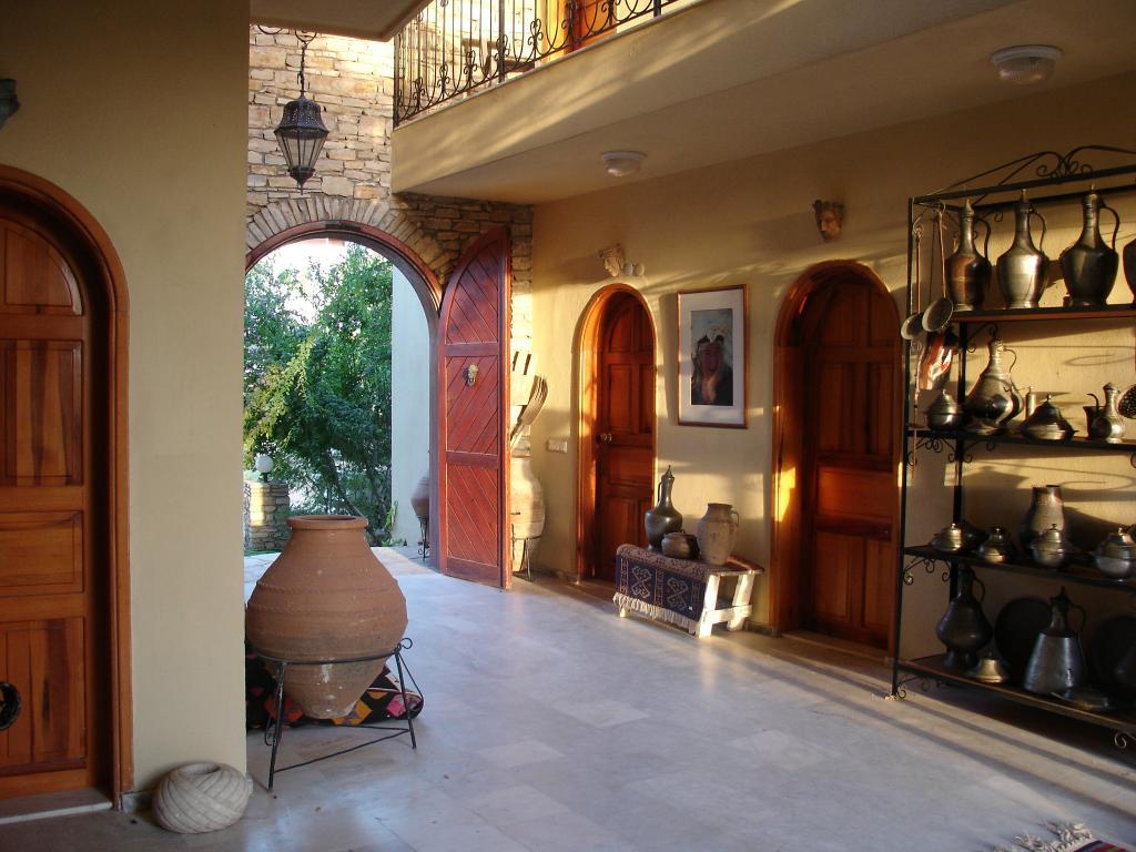 Emel Pension — 10