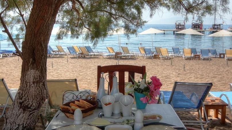 Megg's Otel Beach Restaurant — 10