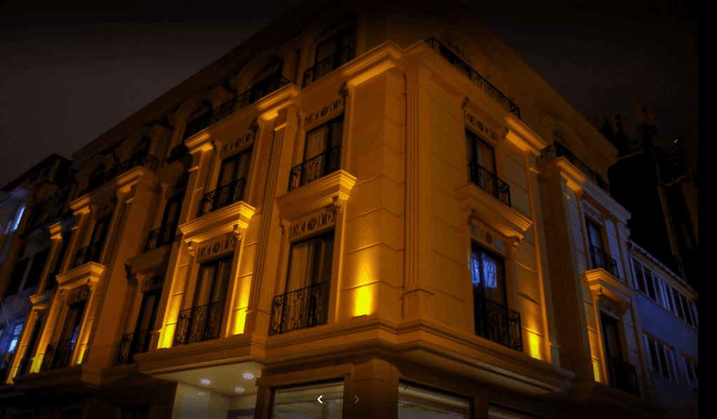 Deluxe Newport Hotel — 1