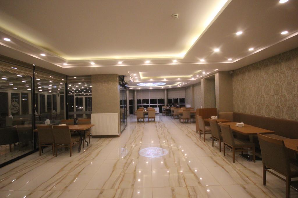 Garden Zara Hotel — 6