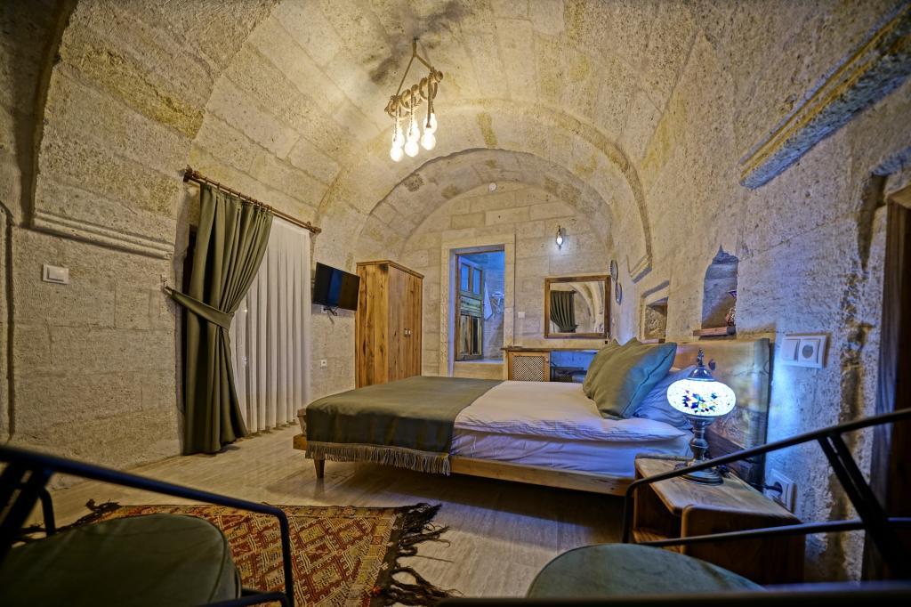Vigneron Cave Hotel — 7