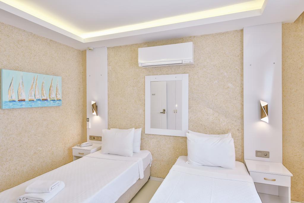 Hotel No37 ( +12 ) — 8