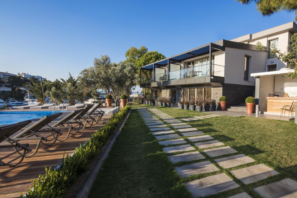 Kübana Hotel — 1