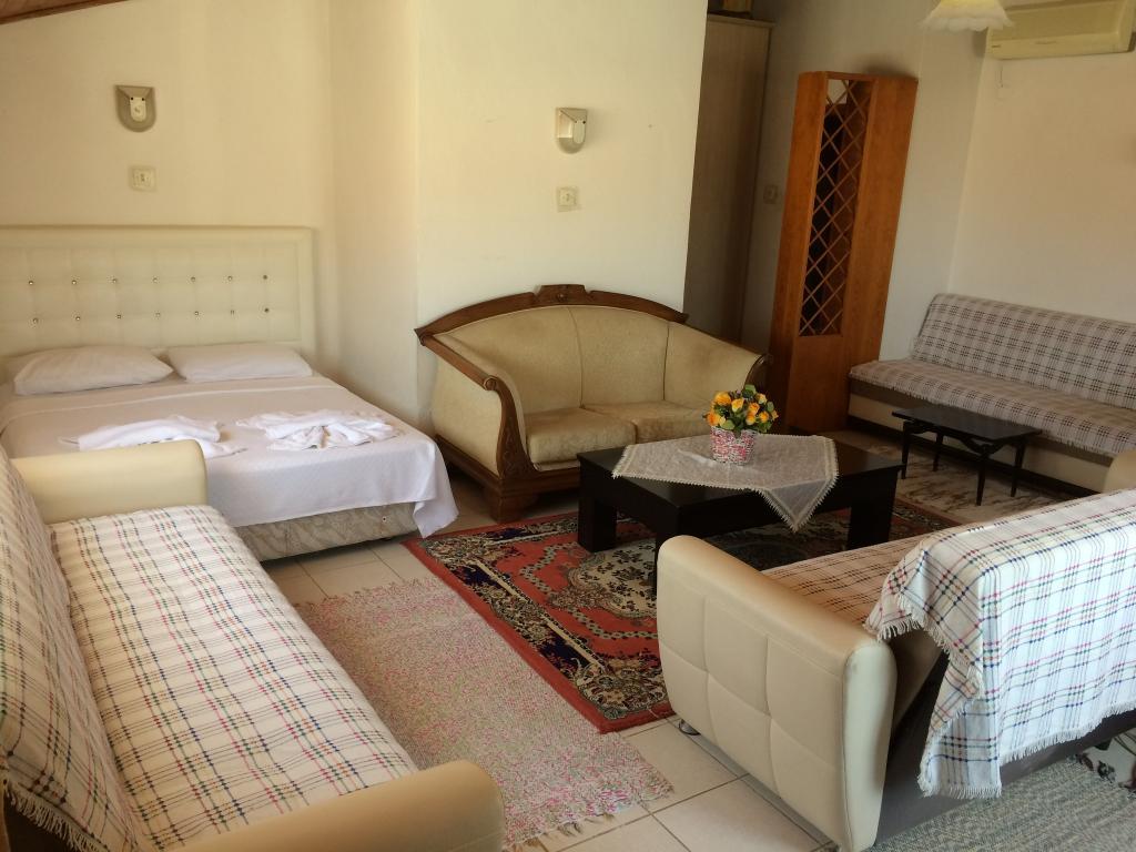 Parmis Rooms Çeşme — 8