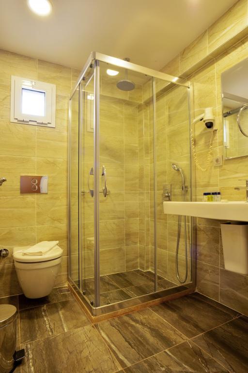 Maris Beach Hotel — 8