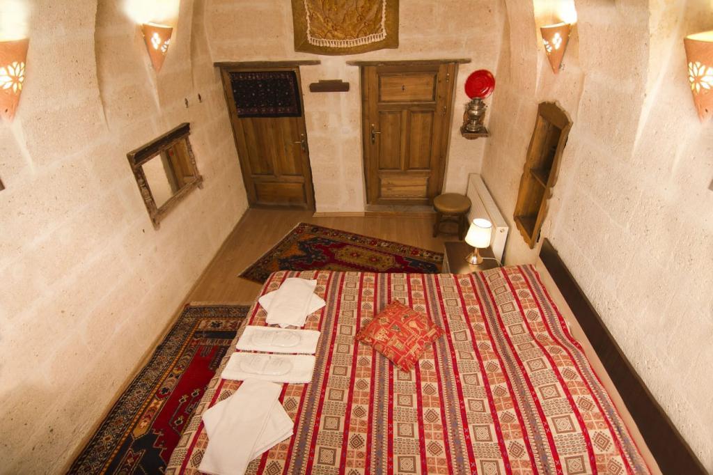 Bir Kedi Villa — 9
